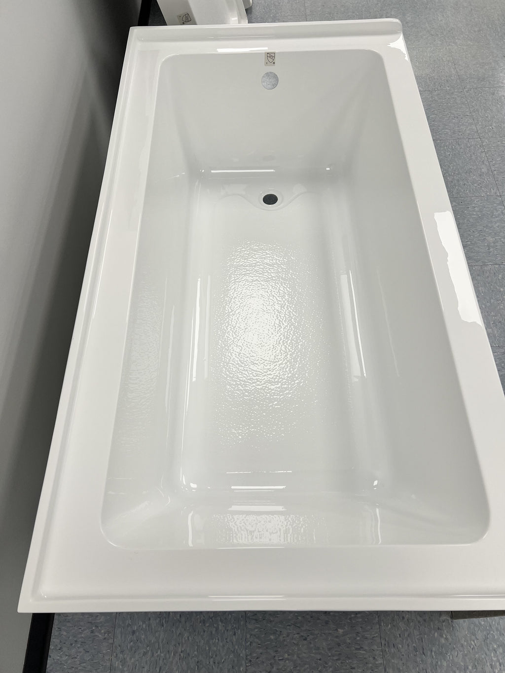 Flush Style Acrylic Fiberglass Bathtub – 60" x 32" image 2