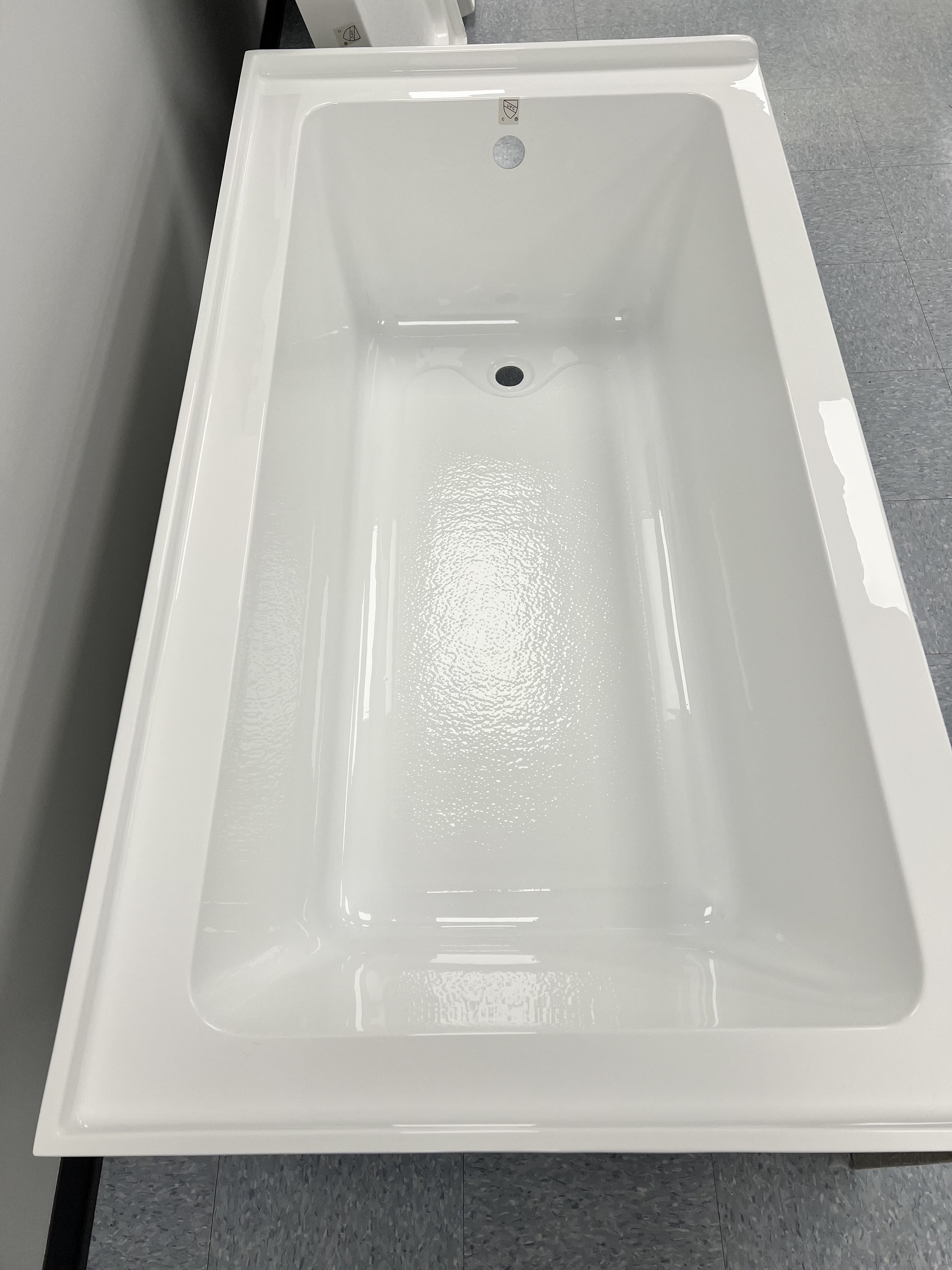 Flush Style Acrylic Fiberglass Bathtub – 60" x 32" image 2