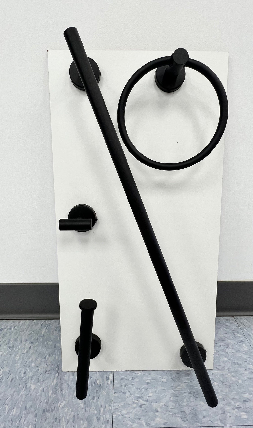 Bathroom Accessory Set - Round, Black image 0
