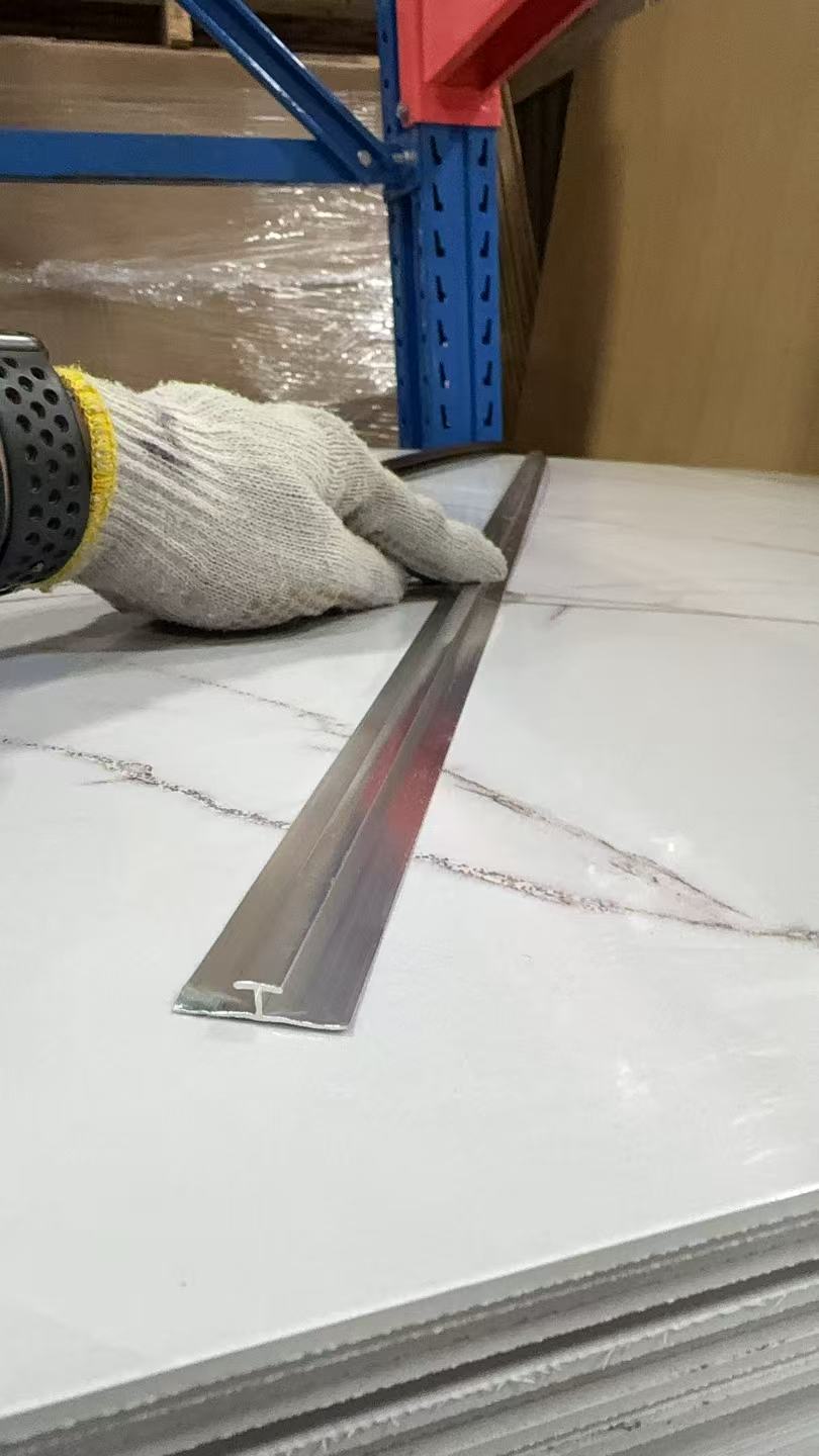 UV Board Trim Join Piece Silver 114" image 0