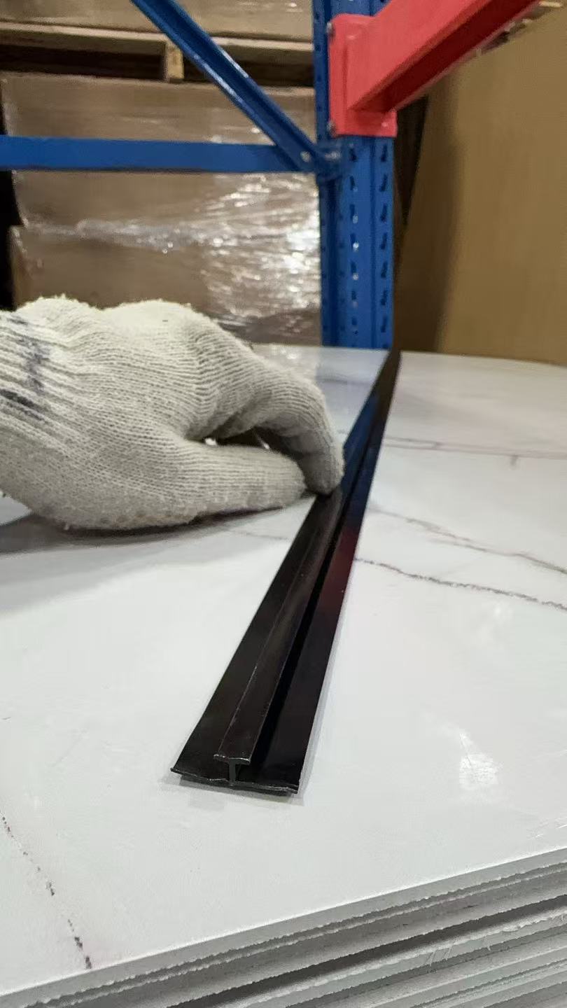 UV Board Trim Join Piece Black 114" image 0
