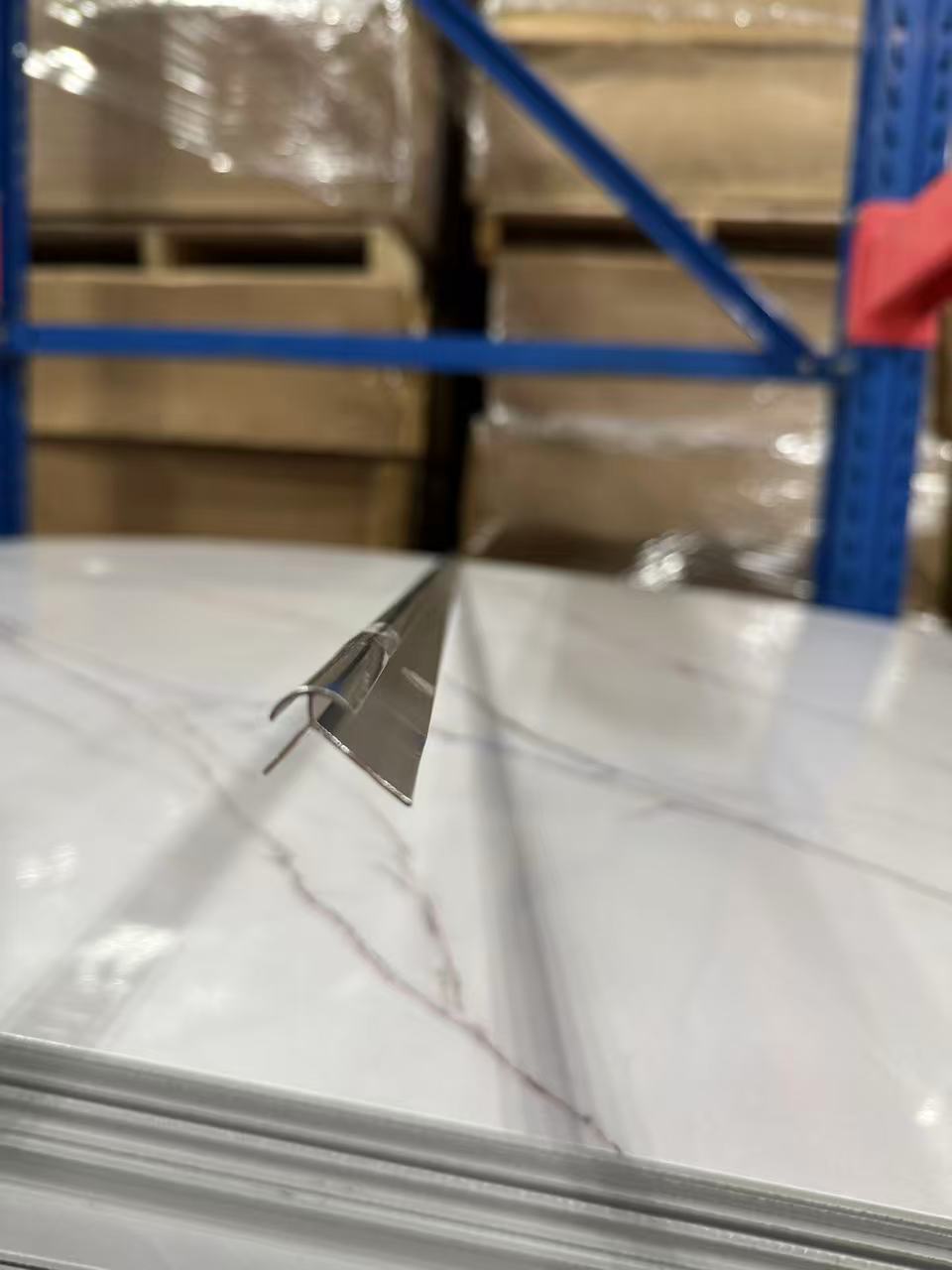 UV Board Trim External Corner Silver 114" image 0