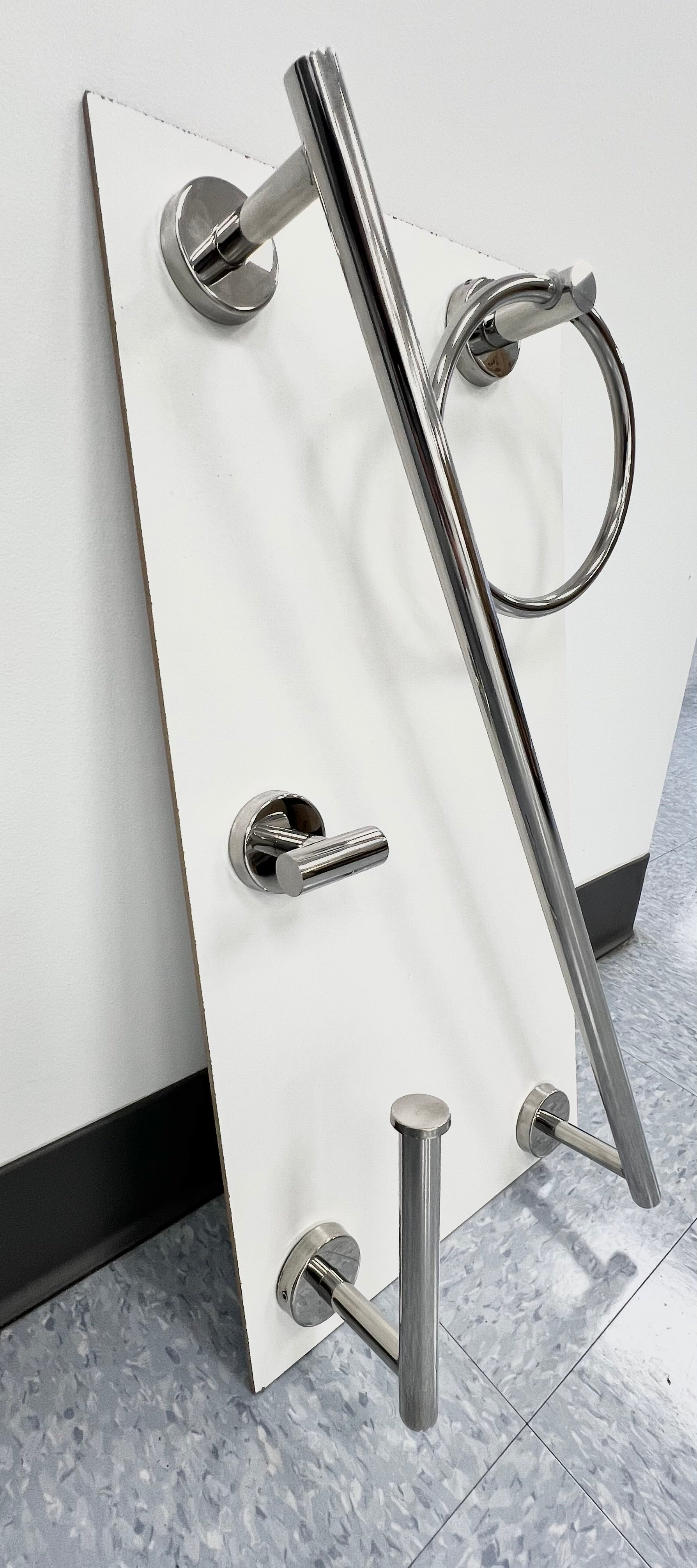 Bathroom Accessory Set - Round, Chrome image 1